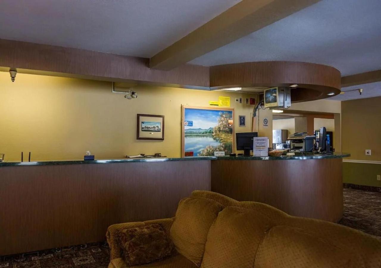 Norwood Inn Minneapolis Розвилл Экстерьер фото