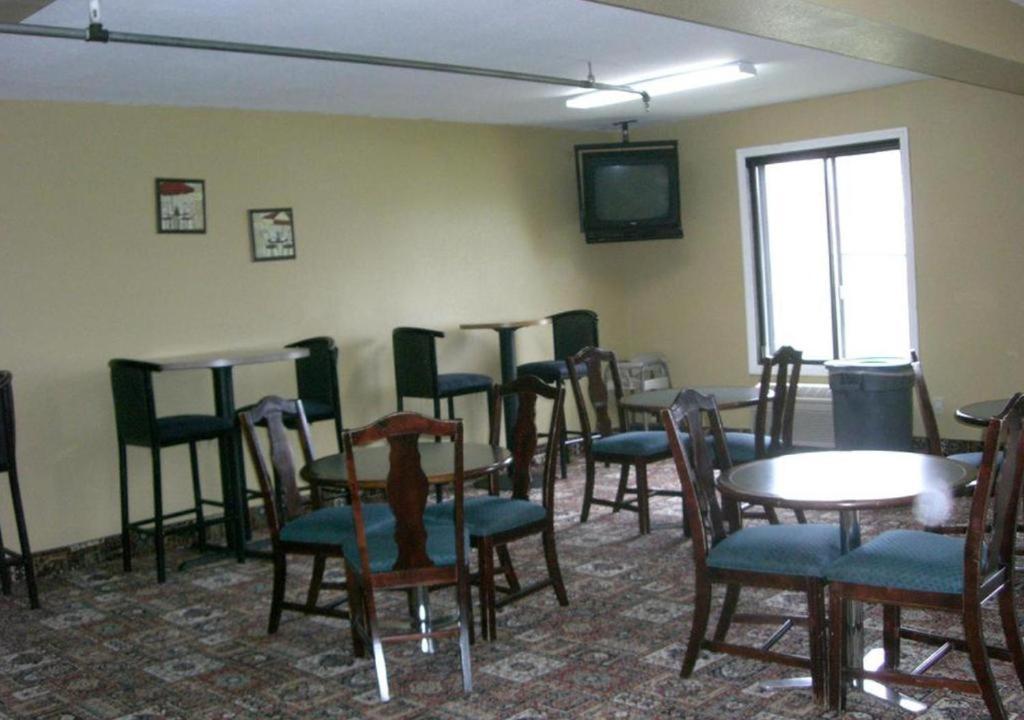 Norwood Inn Minneapolis Розвилл Экстерьер фото