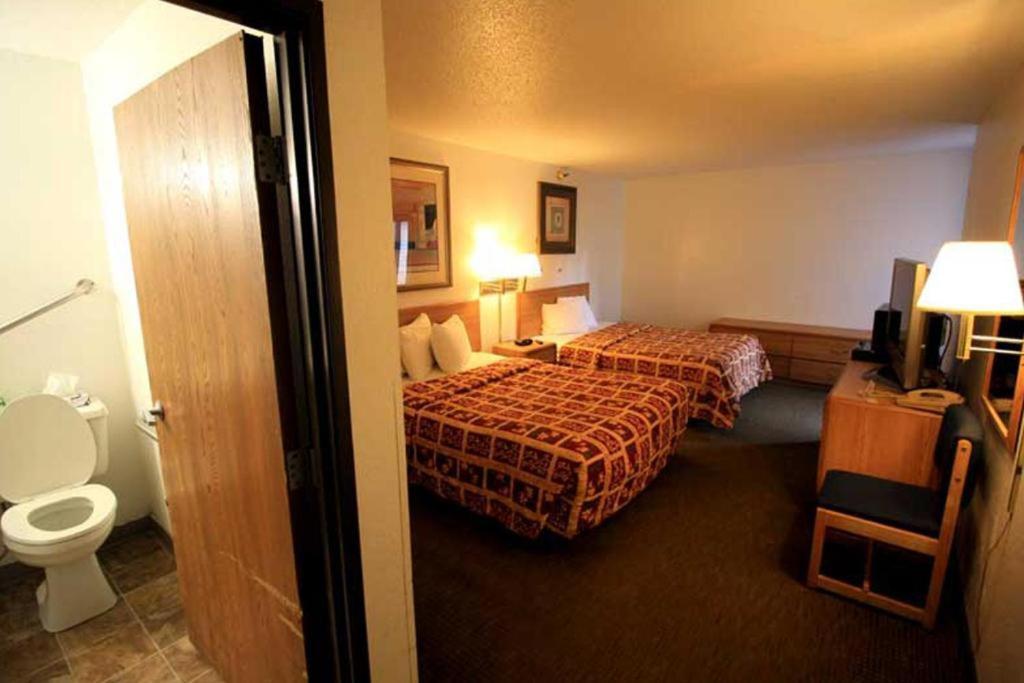 Norwood Inn Minneapolis Розвилл Экстерьер фото