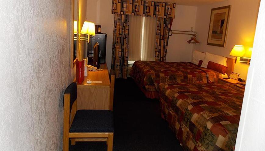 Norwood Inn Minneapolis Розвилл Экстерьер фото