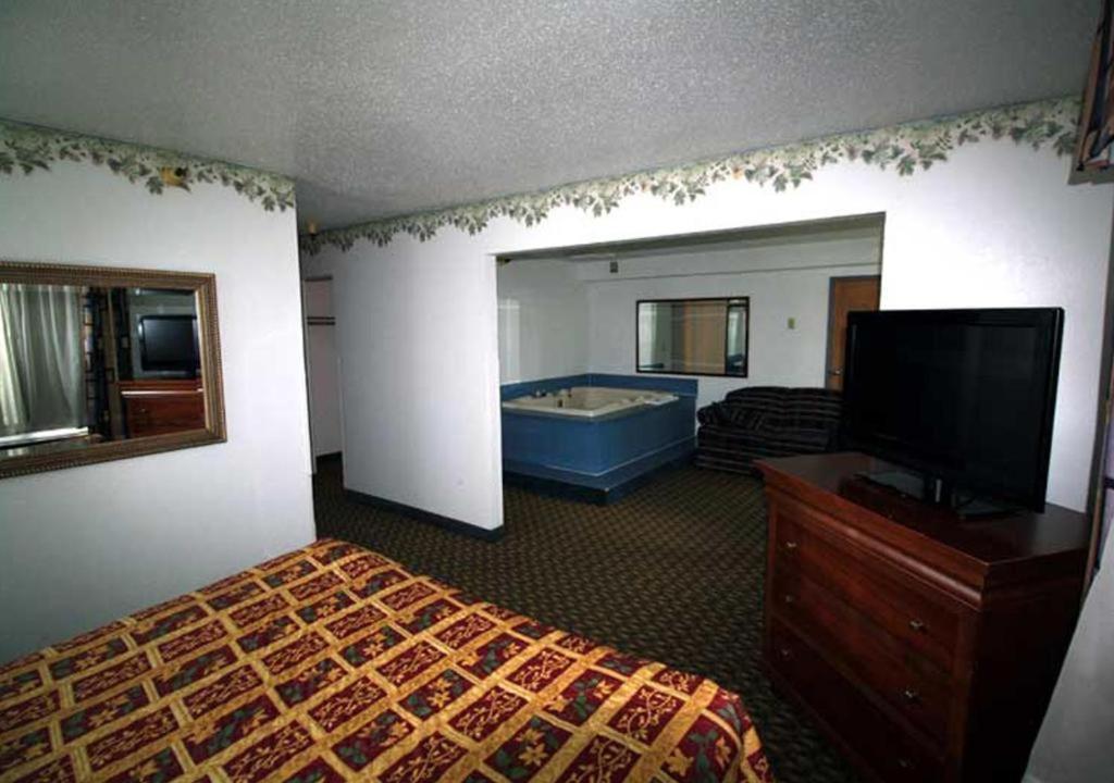 Norwood Inn Minneapolis Розвилл Экстерьер фото